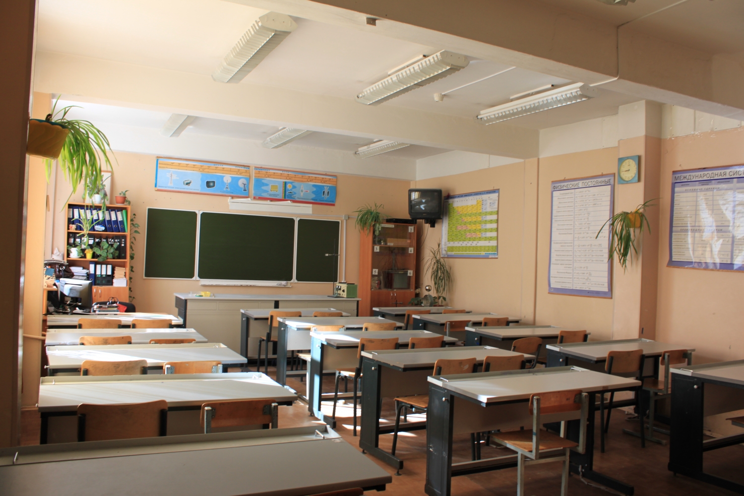 Оборудовать кабинеты школы. Современный класс. Современный кабинет в школе. Учебные классы. Современный школьный класс.